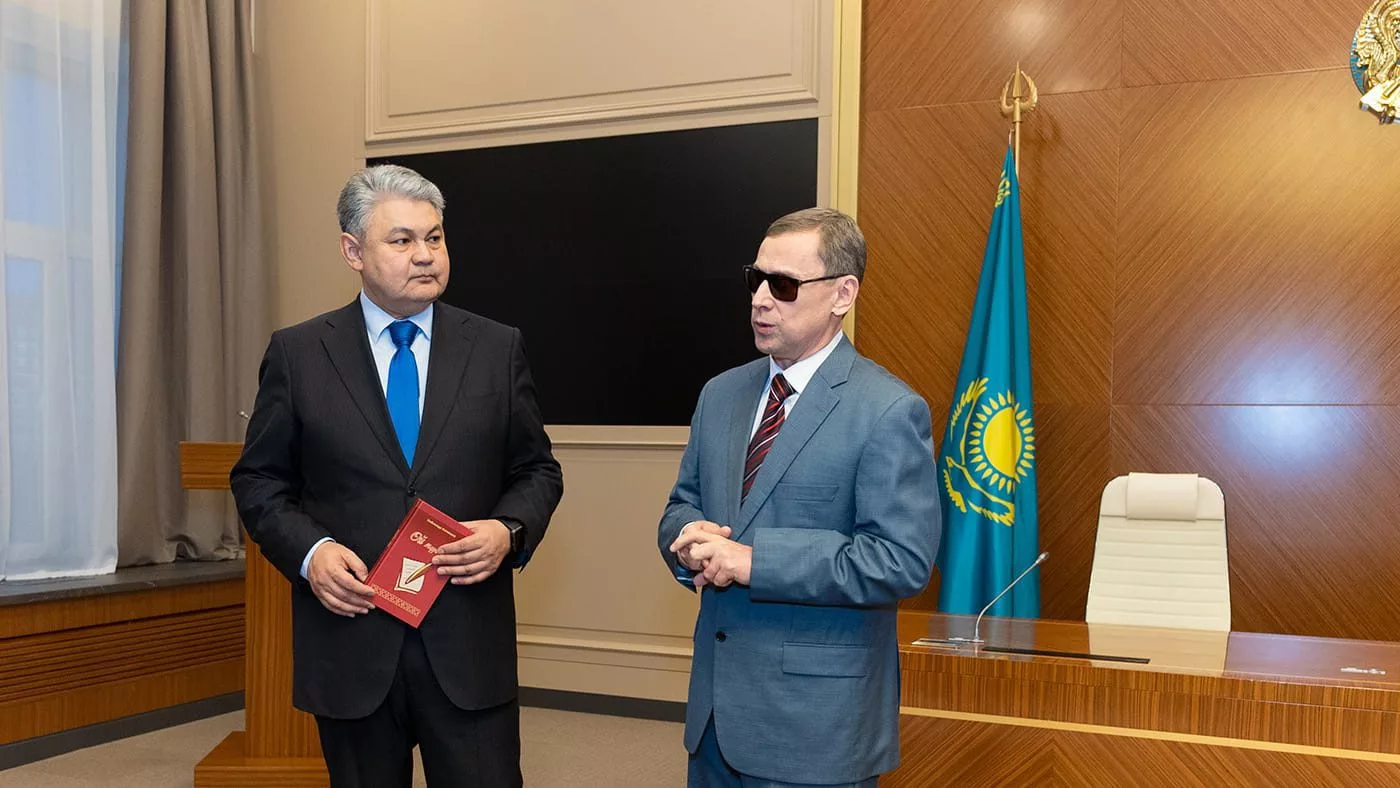 Аким ВКО Ермек Кошербаев наградил победителей премии «Жыл үздігі – 2023» в сфере культуры и искусства