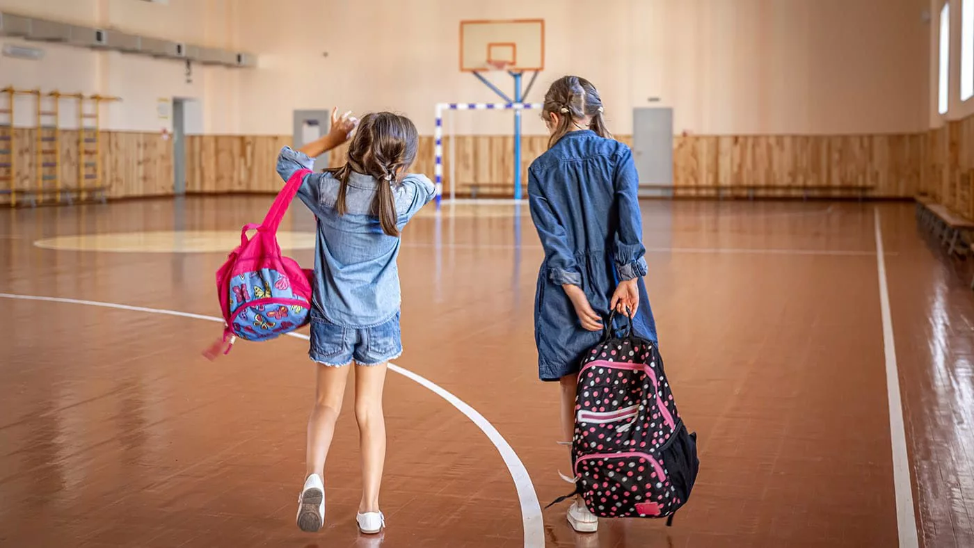 Дети Миролюбовской школы в ВКО четыре месяца занимаются физкультурой в коридоре