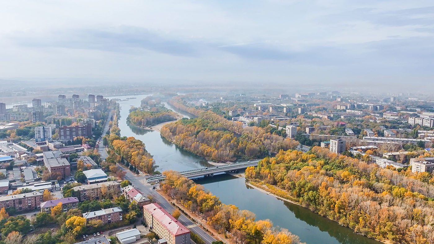Өз саяжайындағы жалаңаш кемпір Өз саяжайындағы жалаңаш кемпір