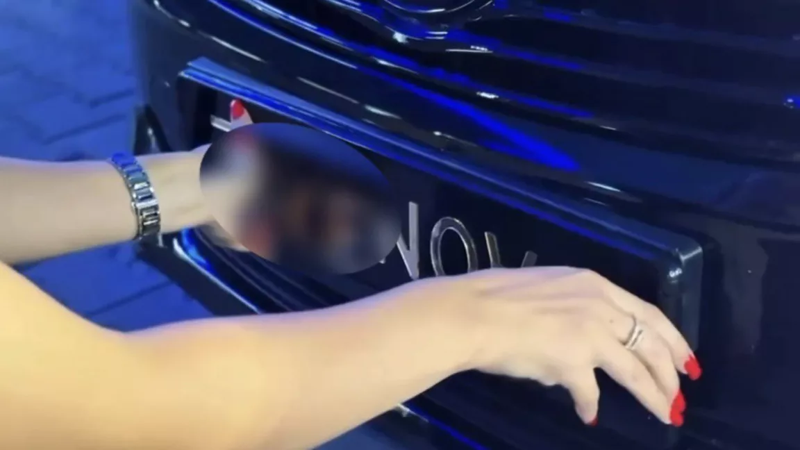 Флеш ойыны секс қыз және мұртты адам